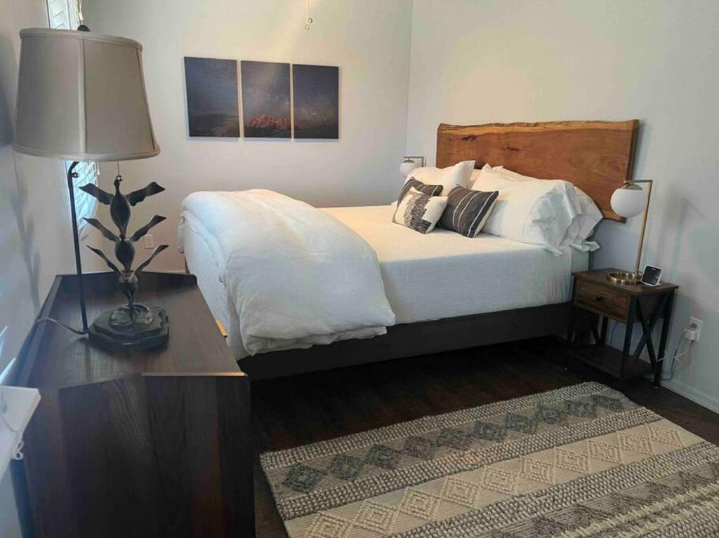 Hike Cathedral Rock and then cool off in Oak Creek! - Image 7