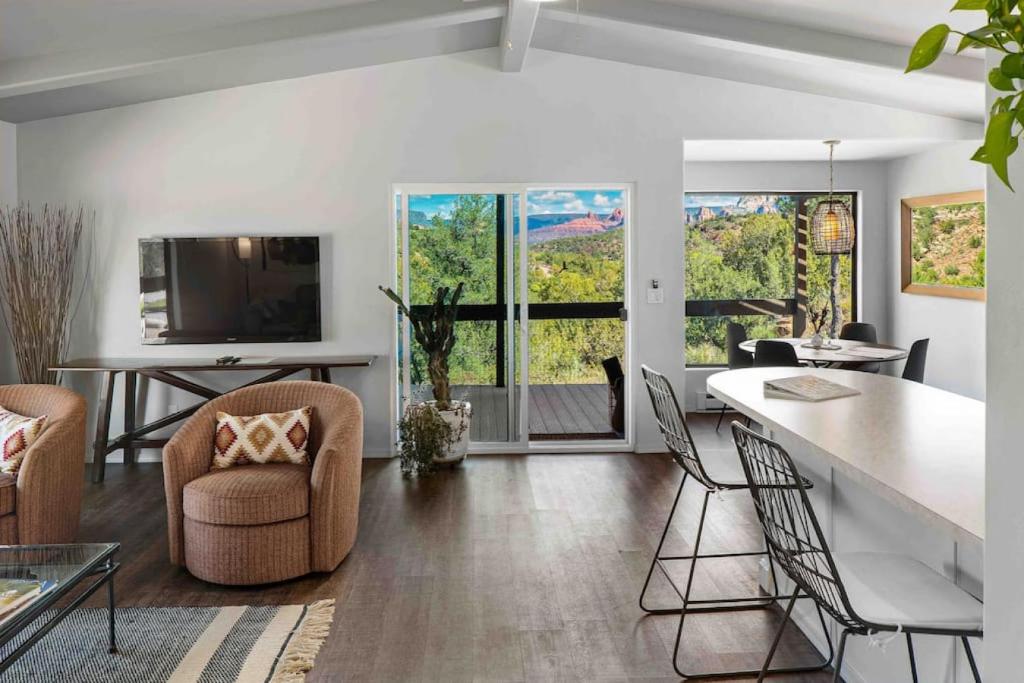 Hike Cathedral Rock and then cool off in Oak Creek! - Image 5