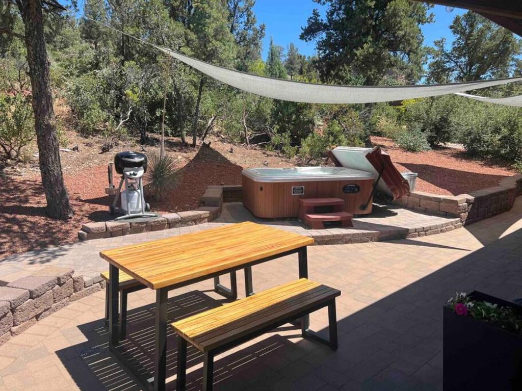 Hot Tub (Jacuzzi) - Photo 4