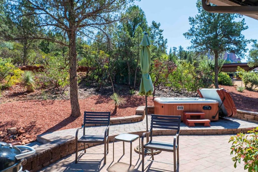 Hot Tub (Jacuzzi) - Photo 3