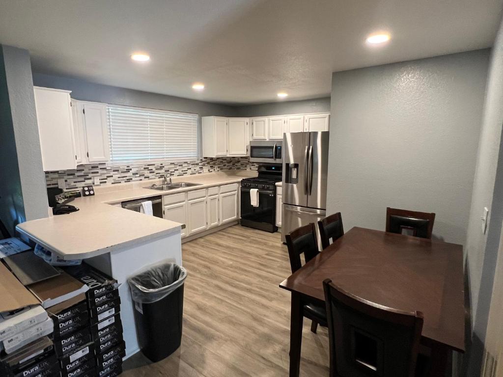 Majestic Mountain Inn - Image 5