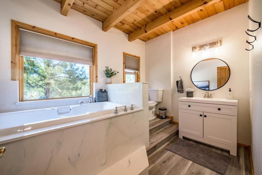 Hot Tub (Jacuzzi) - Photo 4