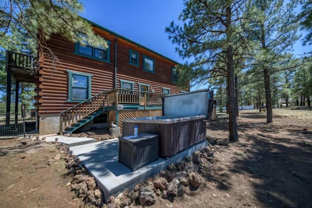 Hot Tub (Jacuzzi) - Photo 2