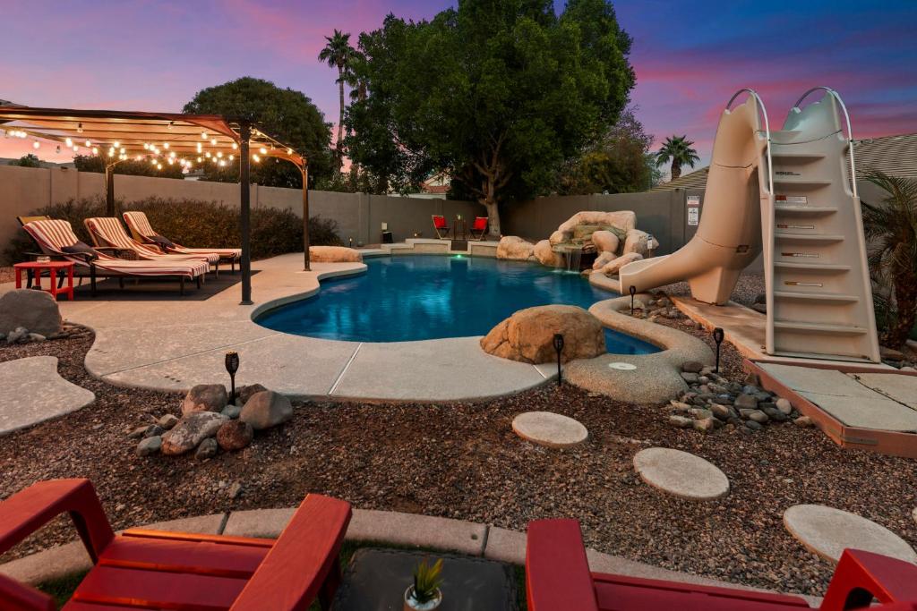 5 Bedroom 4 Bath Boutique Home PREMIUM LOCATION + heated pool option - Image 4