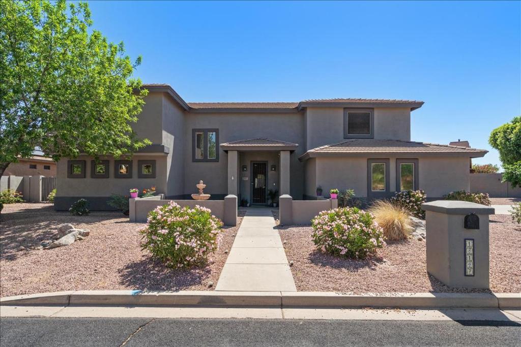 5 Bedroom 4 Bath Boutique Home PREMIUM LOCATION + heated pool option - Image 7