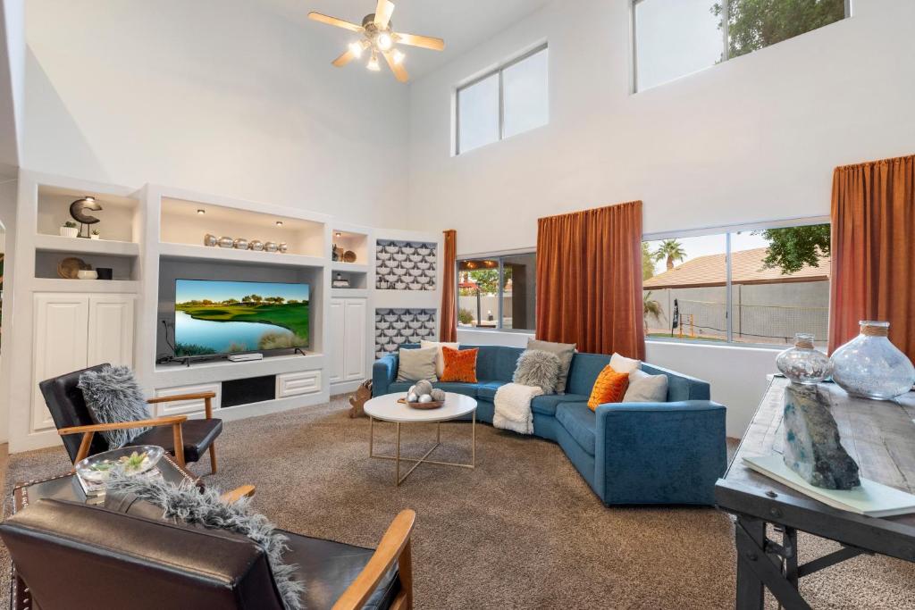 5 Bedroom 4 Bath Boutique Home PREMIUM LOCATION + heated pool option - Image 6