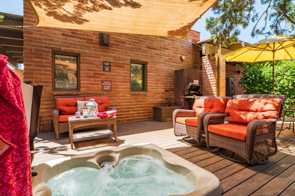 Honeysuckle Villa- Romantic Getaway