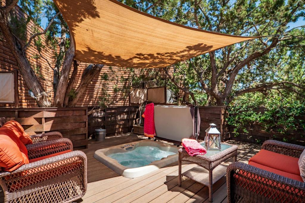 Hot Tub (Jacuzzi) - Photo 6