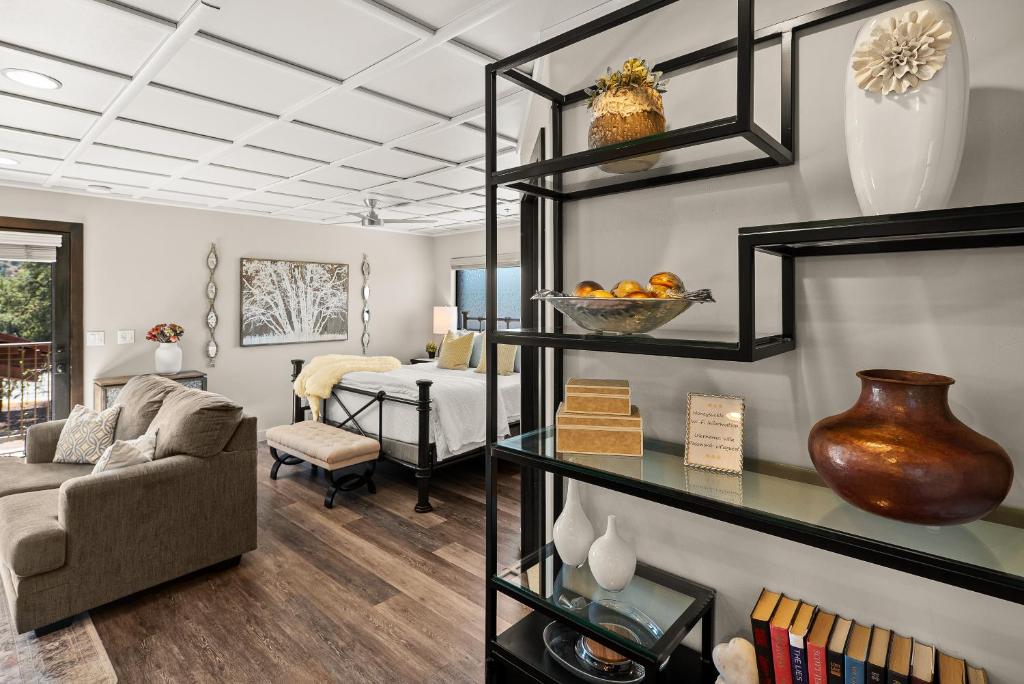 Honeysuckle Villa- Romantic Getaway - Image 7