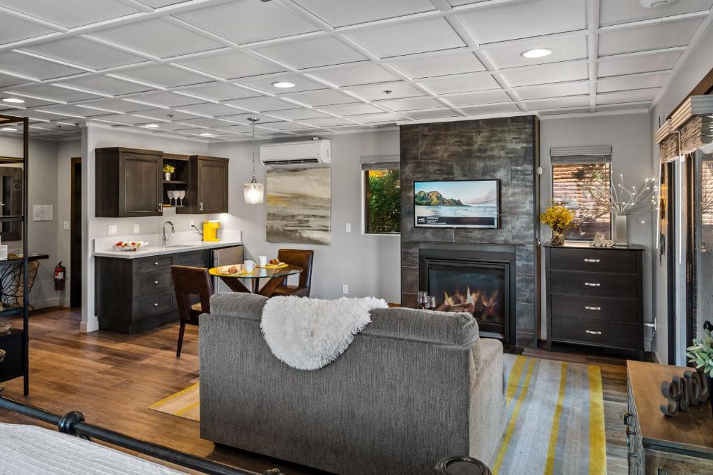 Honeysuckle Villa- Romantic Getaway - Image 4