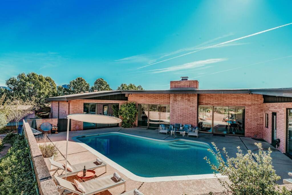 Jacuzzi, Walk to Trails, Stunning Views, Mid-Century Modern,Pool - Image 4
