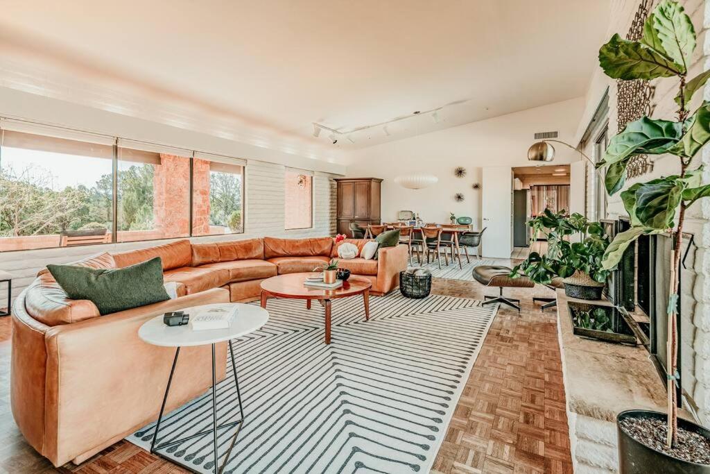 Jacuzzi, Walk to Trails, Stunning Views, Mid-Century Modern,Pool - Image 6