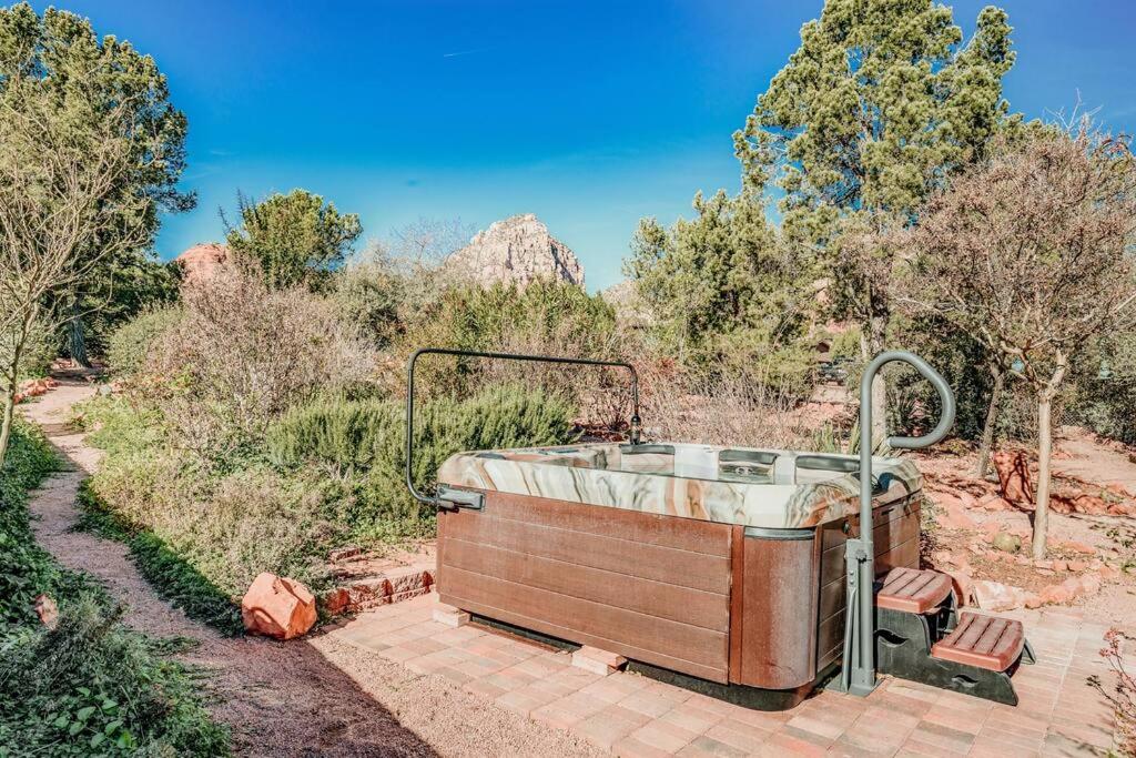 Hot Tub (Jacuzzi) - Photo 2