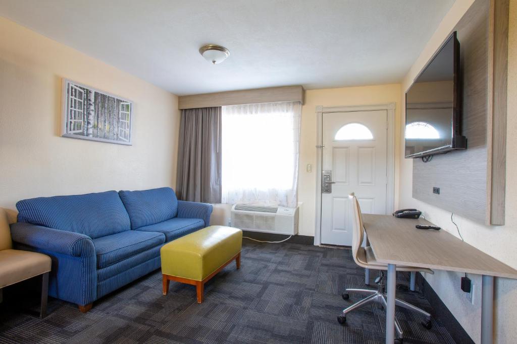 Hotel Aspen Flagstaff/ Grand Canyon InnSuites - Image 4