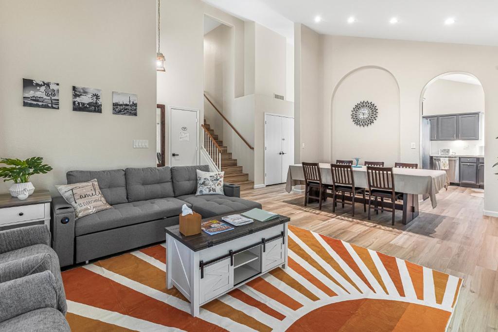 Cozy Oasis Escape - Hot Tub - Fire Pit - Fast WiFi - Image 4