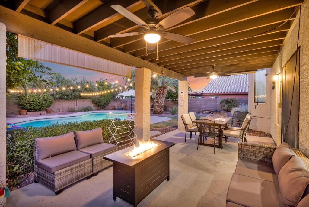 Cozy Oasis Escape - Hot Tub - Fire Pit - Fast WiFi - Image 6