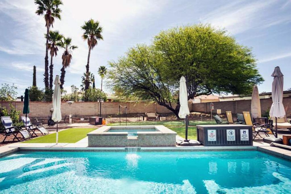 Hot Tub (Jacuzzi) - Photo 3