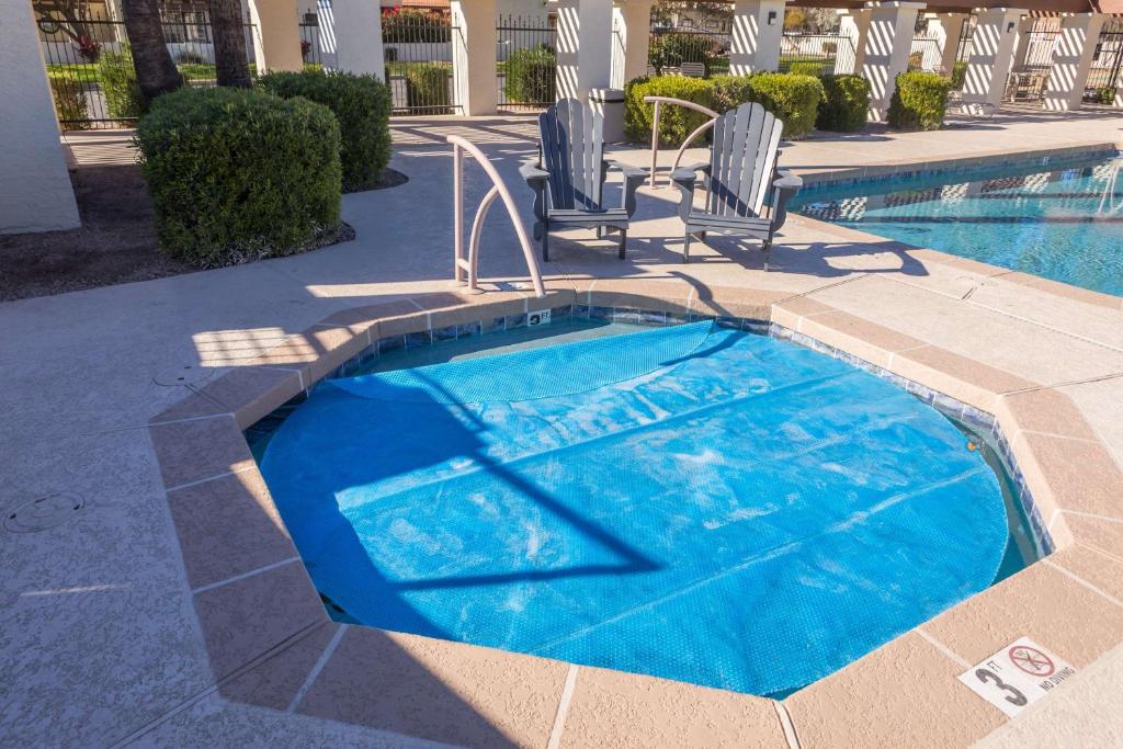 Cozy House Pool Spa Tennis & Pickleball Courts