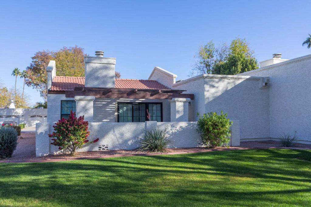 Cozy House Pool Spa Tennis & Pickleball Courts - Image 7