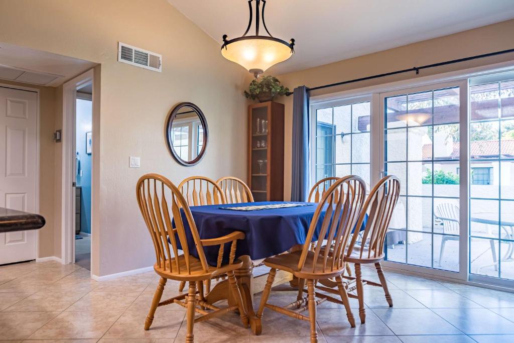 Cozy House Pool Spa Tennis & Pickleball Courts - Image 5