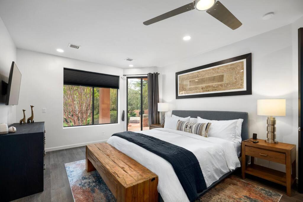 Amazing Luxury Home with Hot Tub & Views - Image 8