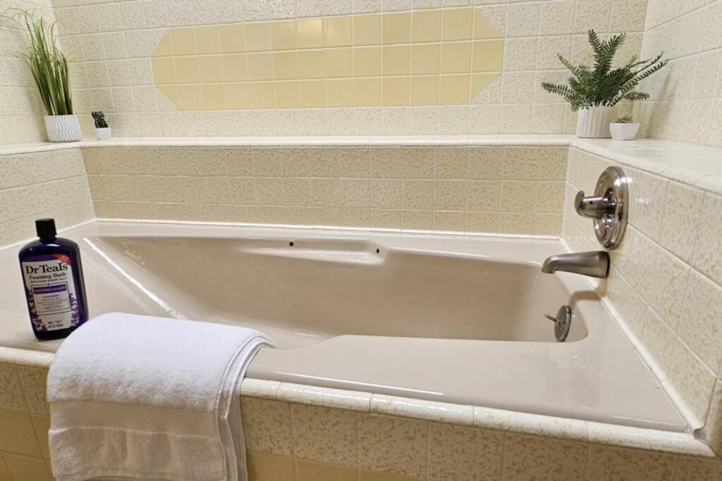 Cliff Views - Hot Tub - SUPs - Boat Parking - Sleeps 16