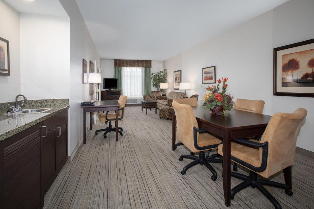 Holiday Inn Express & Suites Oro Valley-Tucson North by IHG - Image 4