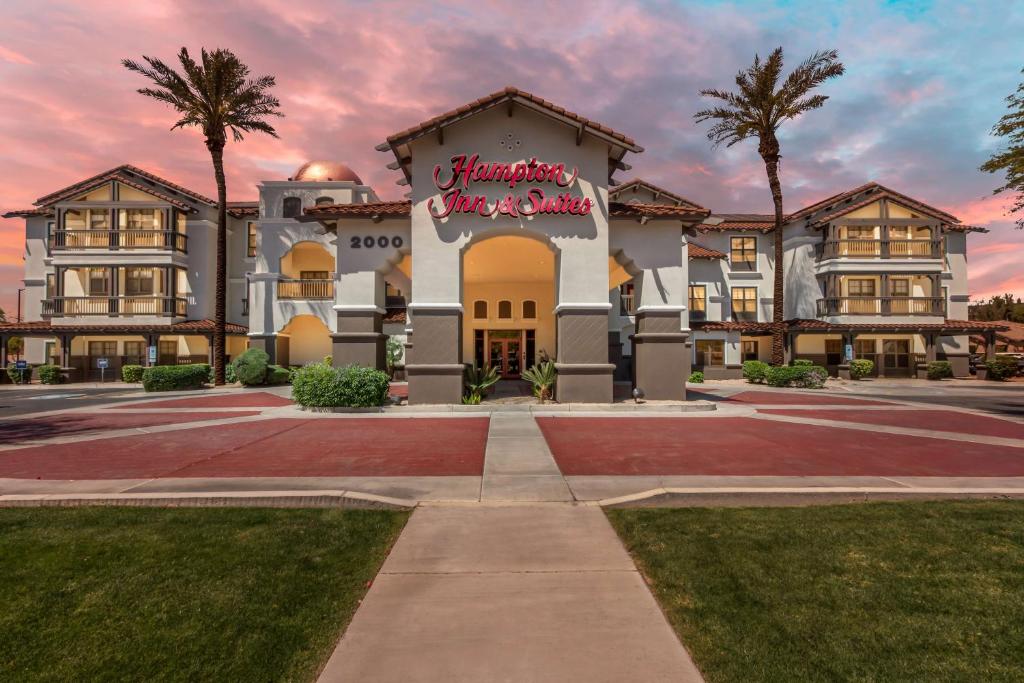 Hampton Inn & Suites Phoenix-Goodyear - Image 7
