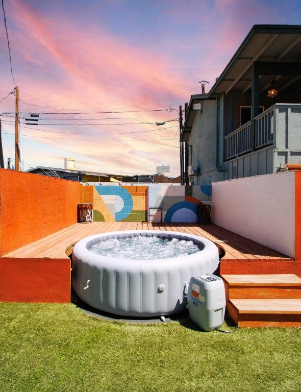 Unique*NEW*Hot Tub Studio*Mins to DT & PHX Airport