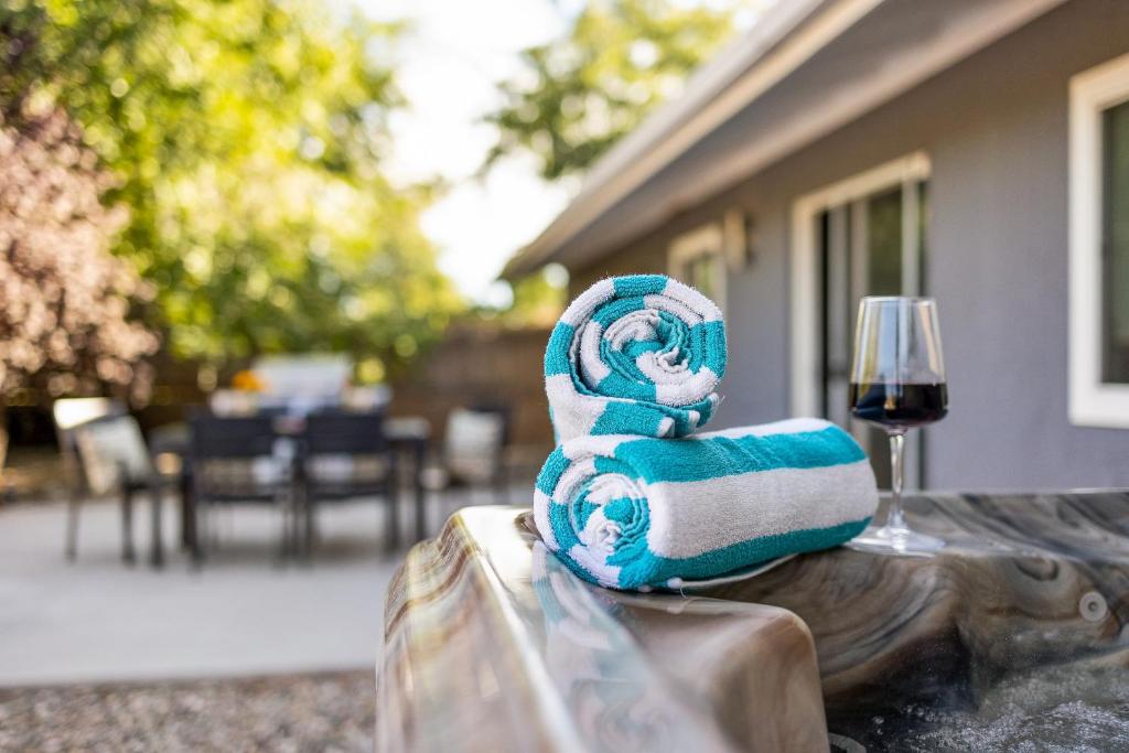 Hot Tub (Jacuzzi) - Photo 2