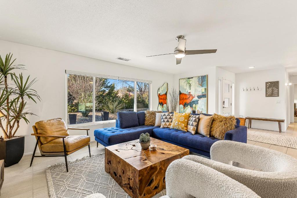 Trendy 3BR in Sedona: Hot Tub/Fire-pit /Central Location