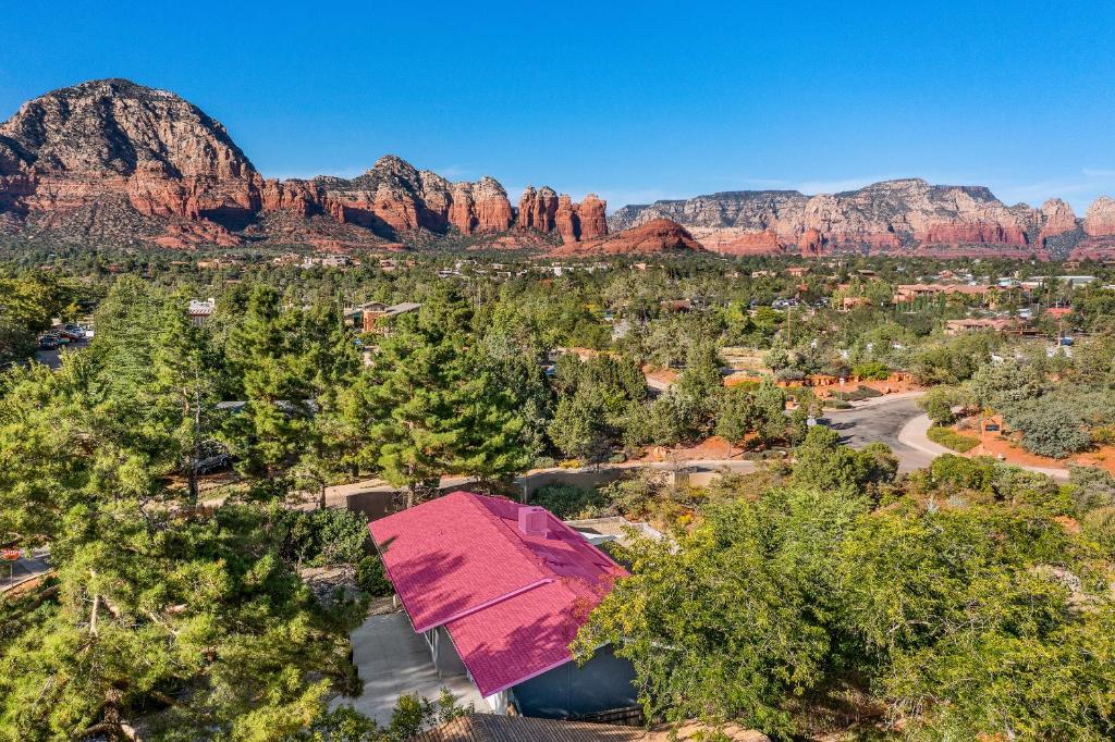 Trendy 3BR in Sedona: Hot Tub/Fire-pit /Central Location - Image 5