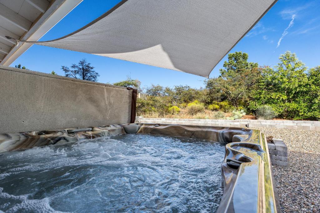 Trendy 3BR in Sedona: Hot Tub/Fire-pit /Central Location