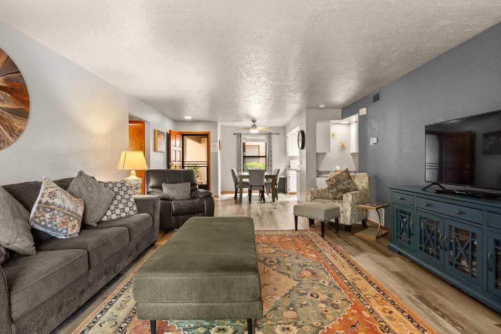 Charming Sedona Stay with Community Spa & Pool - Image 6