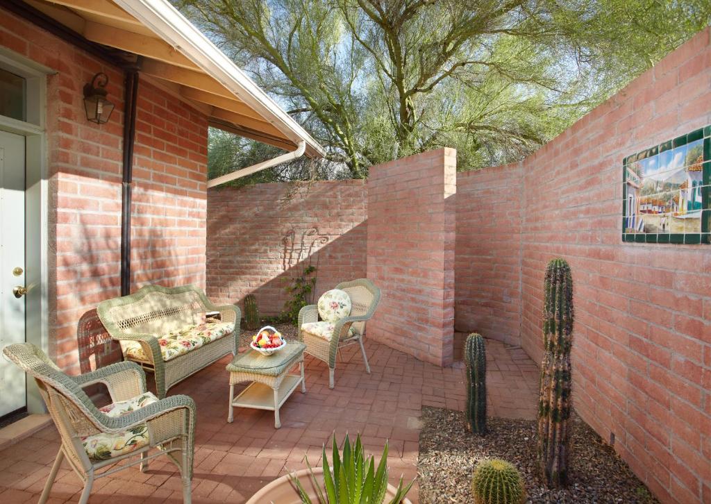 Cactus Cove Bed and Breakfast Inn - Image 7