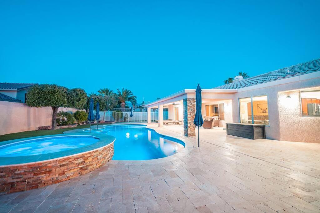 Hot Tub (Jacuzzi) - Photo 2