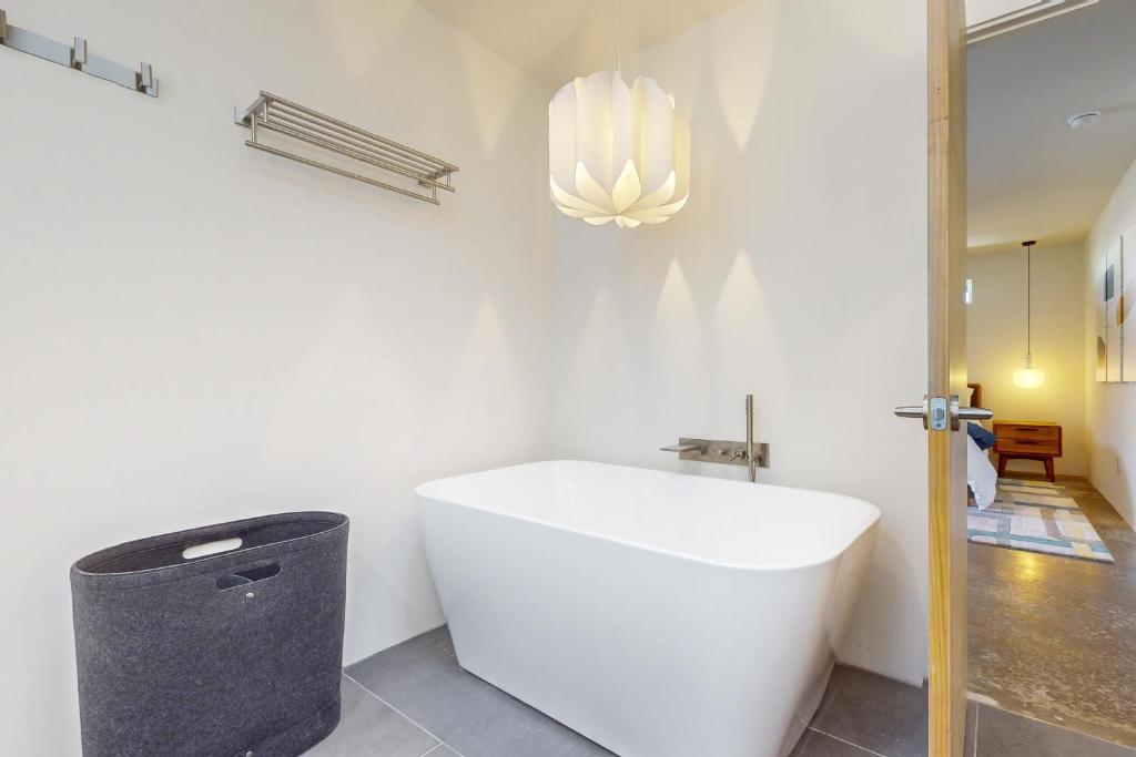 The Chandler Hideaway - Main House Only