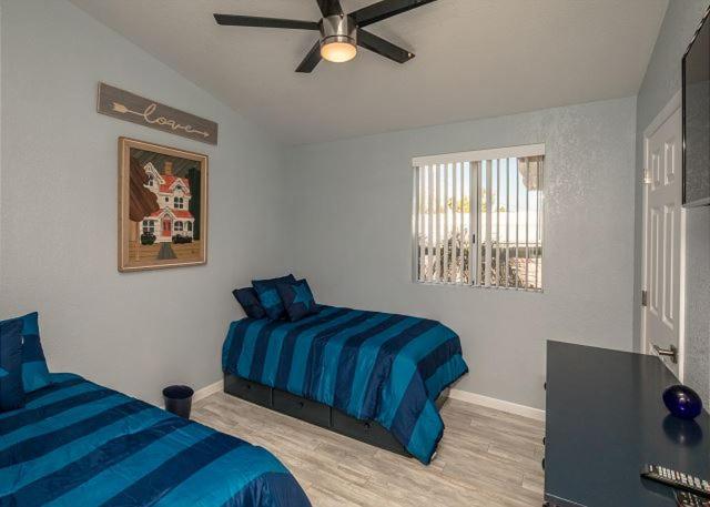 RIVERFRONT RUBY RED HOME WITH PRIVATE DOCK - Image 7