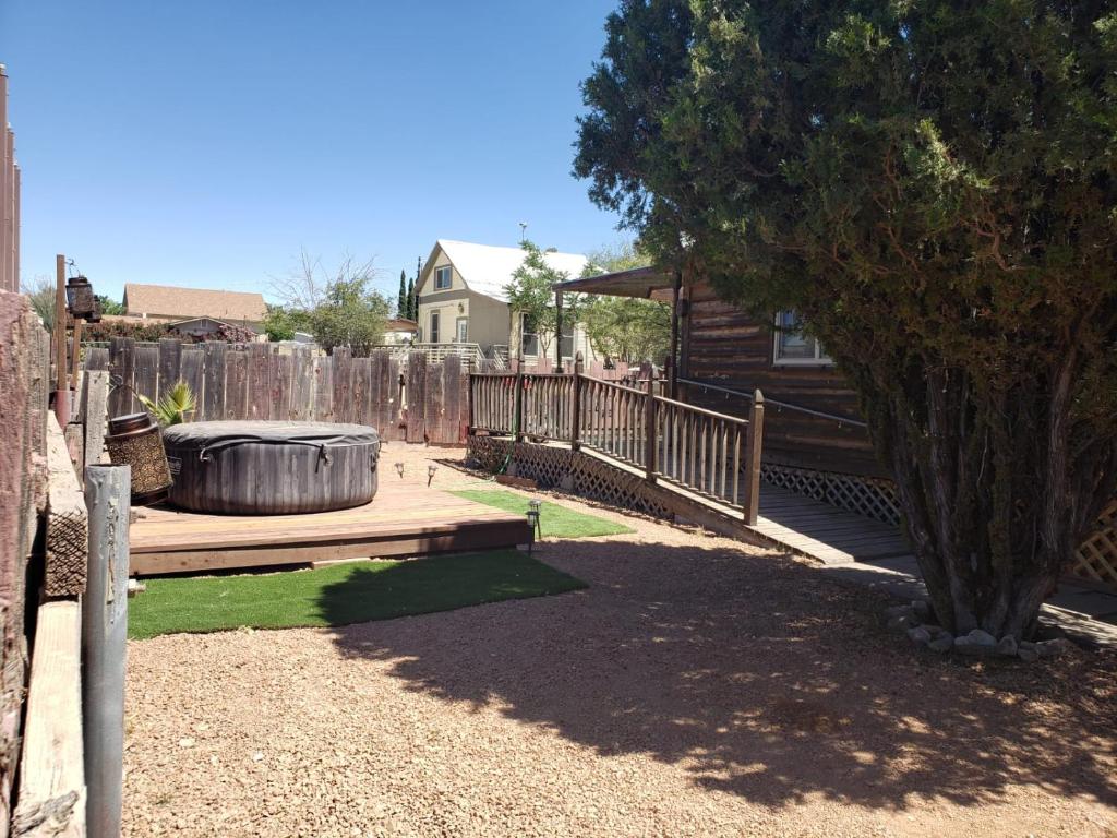 Hot Tub (Jacuzzi) - Photo 3