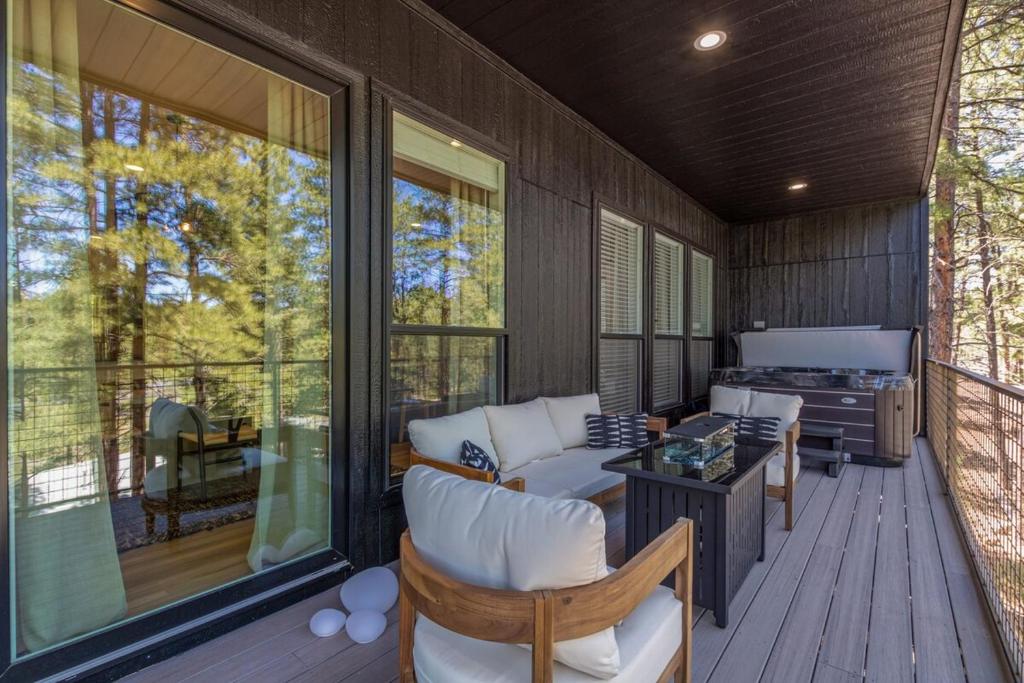 Le Cabin Noir Modern Alpine Retreat Spa BBQ