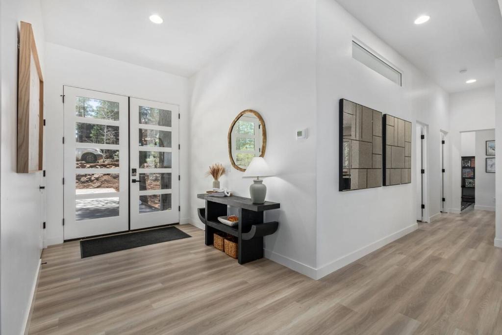 Le Cabin Noir Modern Alpine Retreat Spa BBQ - Image 6