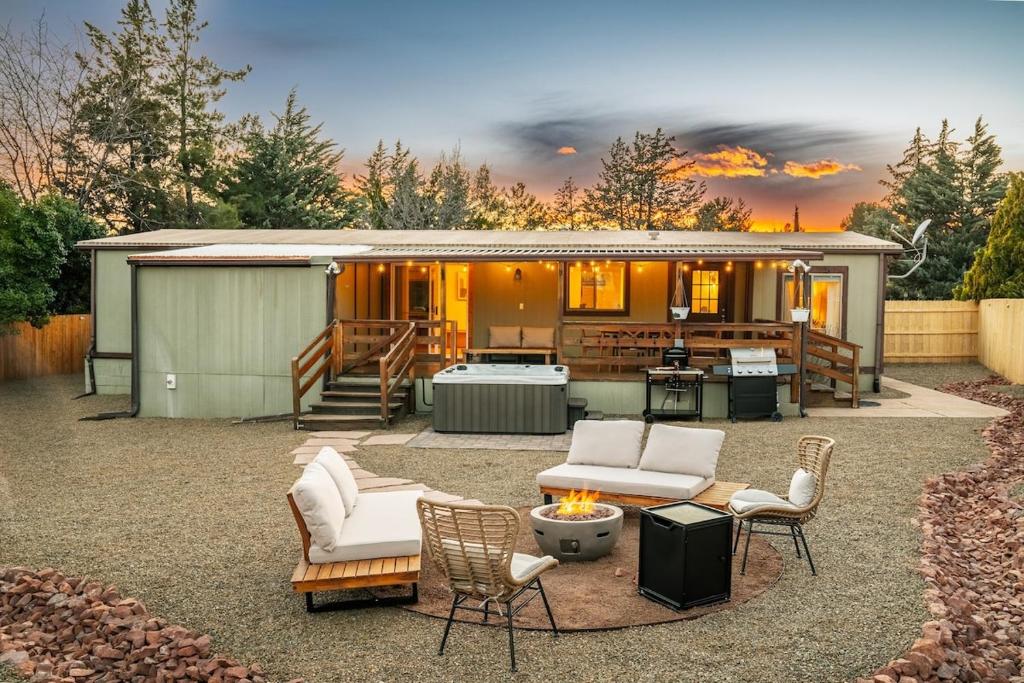 Stunning Javelina Hideaway with Hot Tub and King Bed