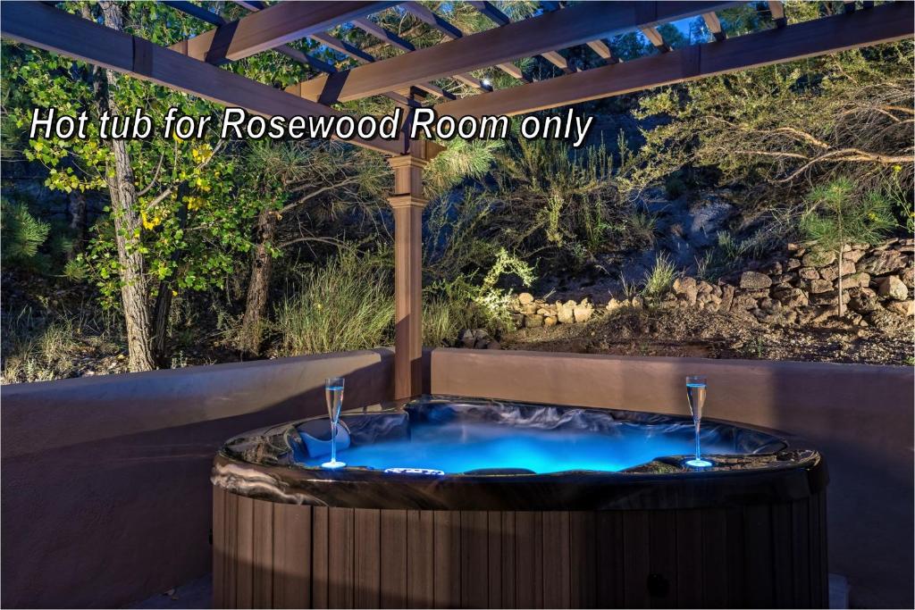 Hot Tub (Jacuzzi) - Photo 2