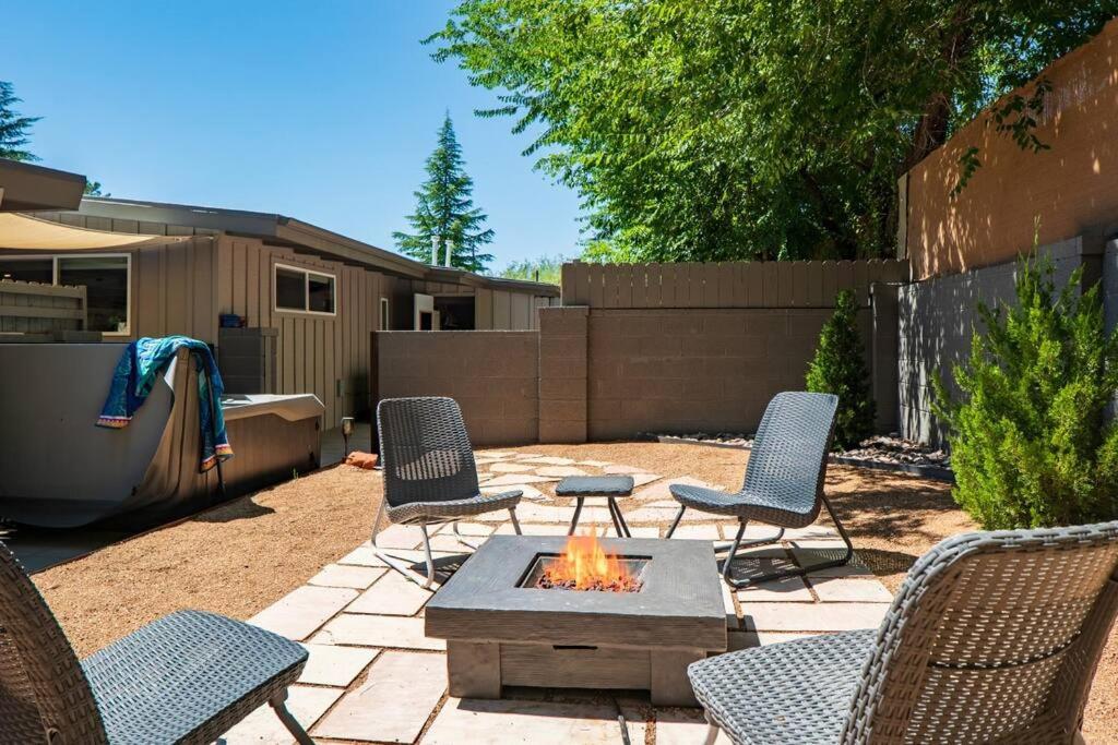 DreamCatcher North Walk to Shop Dine Hike