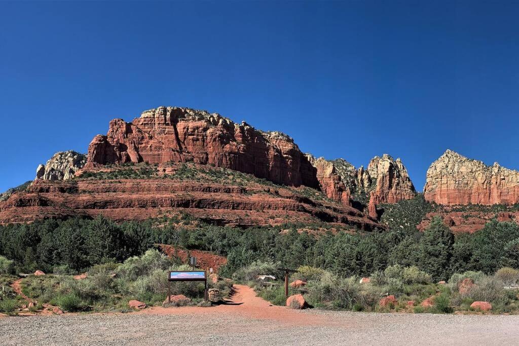 DreamCatcher North Walk to Shop Dine Hike - Image 6