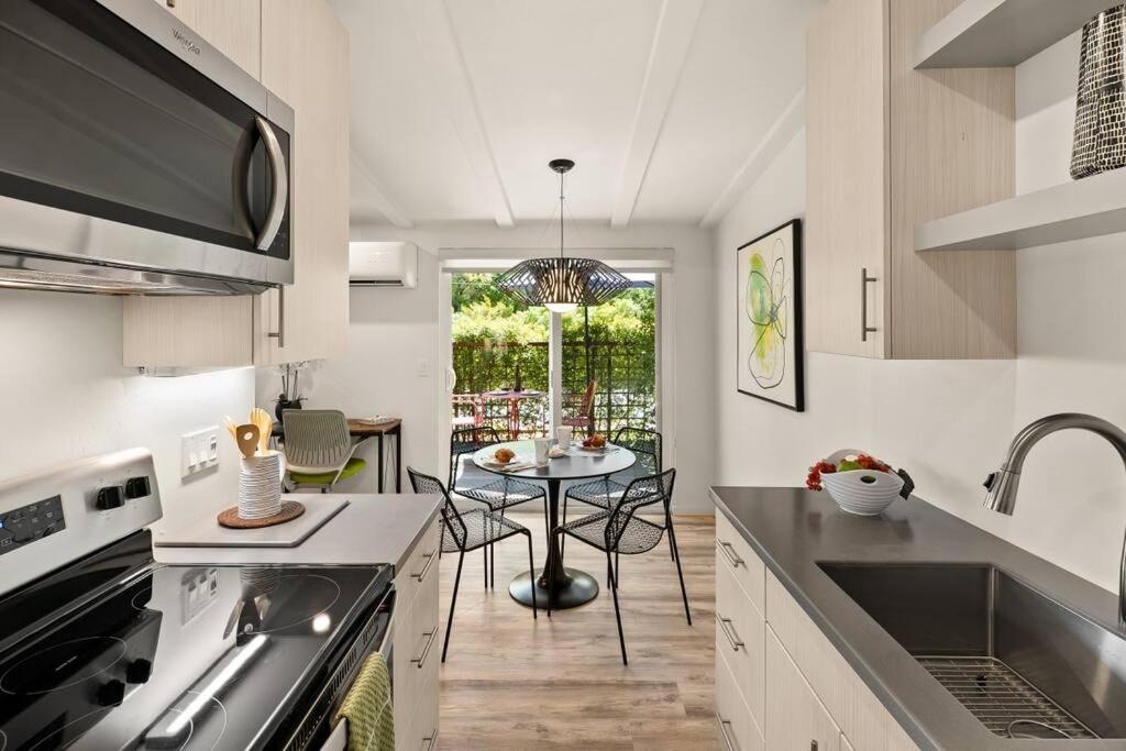 DreamCatcher North Walk to Shop Dine Hike - Image 8