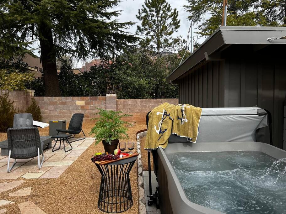 DreamCatcher North Walk to Shop Dine Hike