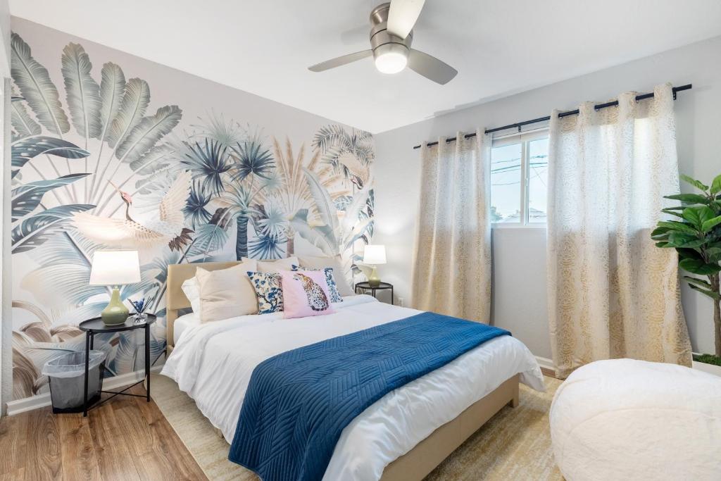 Chic Scottsdale Escape with Pool - Image 8