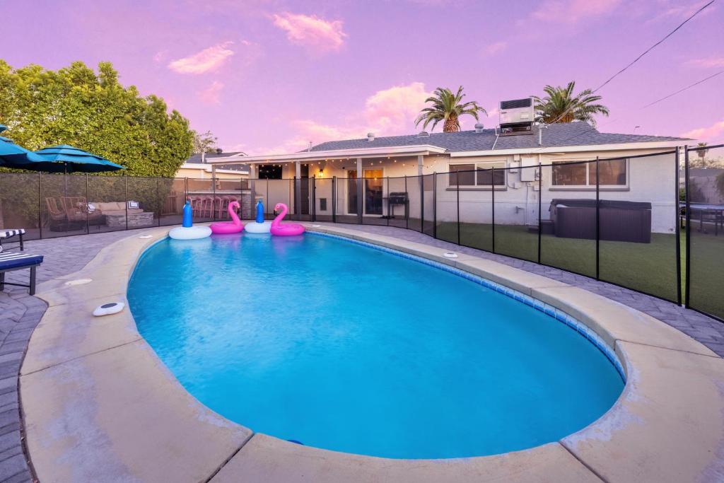 Chic Scottsdale Escape with Pool - Image 4