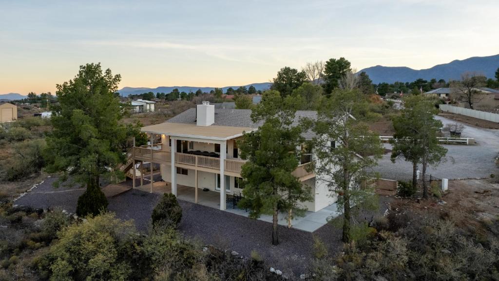 Heated Pool and Jacuzzi, Scenic Mountain View, Lux and Cozy, - Image 7